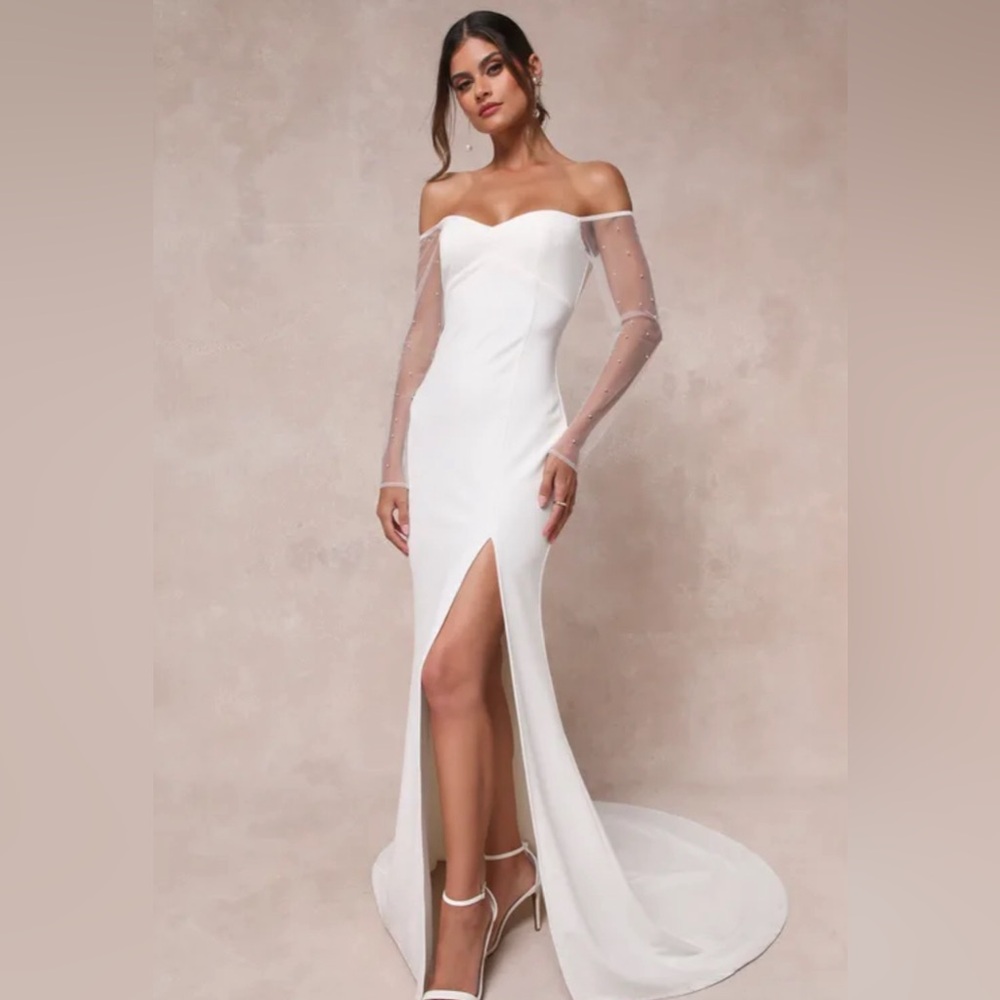 #827. Lulu’s Off the Shoulder Wedding Dress. Sheer sleeves with side slit. Large